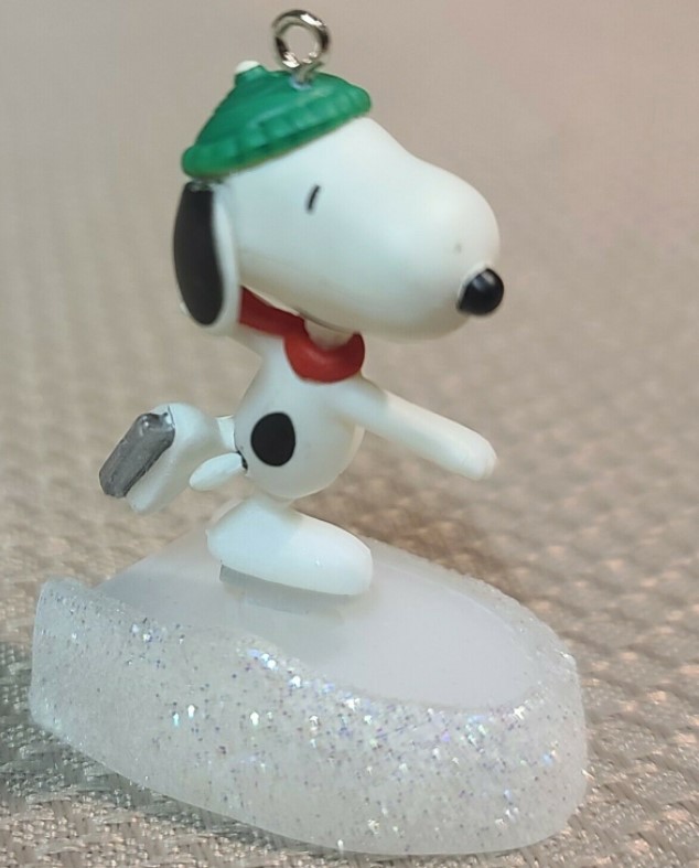 2010 Snoopy On Ice - Peanuts - Hard to Find! | Keepsake Caboose